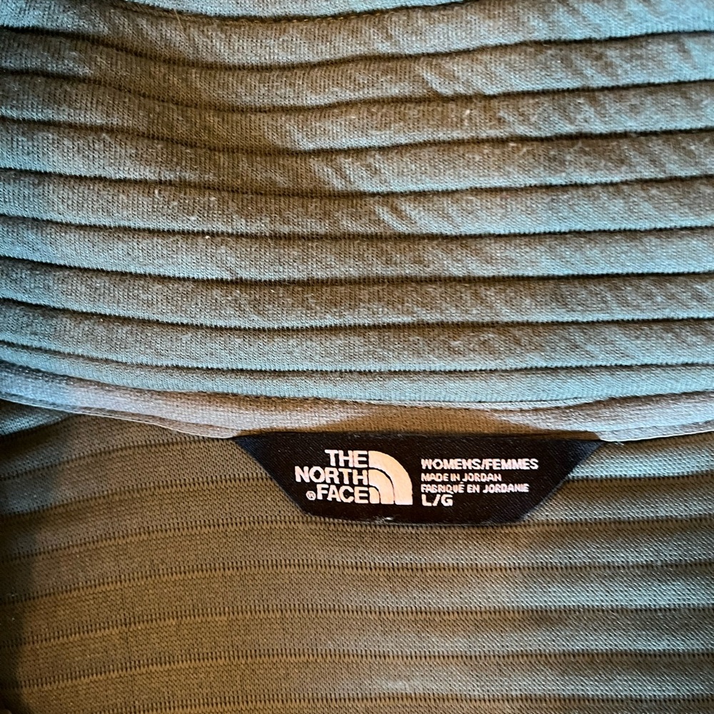 Size Large Northface thigh length jacket.